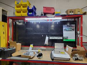 lot 43112 image: Contents Of Work Bench