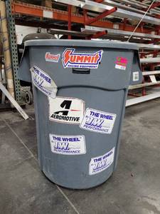 lot 47553 image: Rubbermaid Trash Can