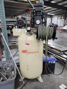 lot 47556 image: Ingersoll Rand Air Compressor - Model TS5