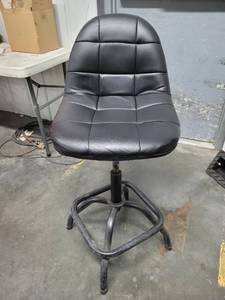 lot 47591 image: Adjustable Height Black Pleather Barstool