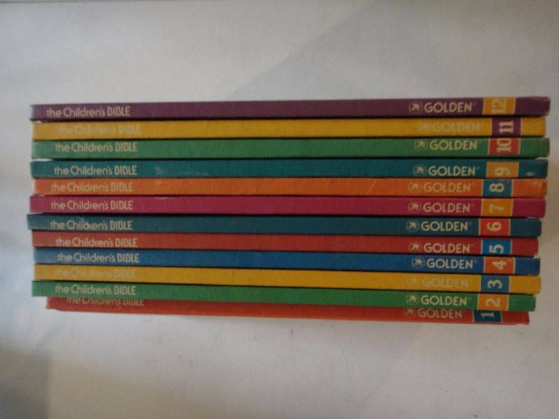 lot 1043 image: The Childrens Bible Illustrated Book Set (12 volume set)