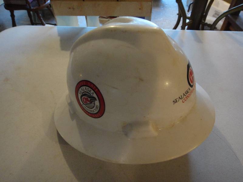 lot 1026 image: Sealaska Constructors Safety Helmet