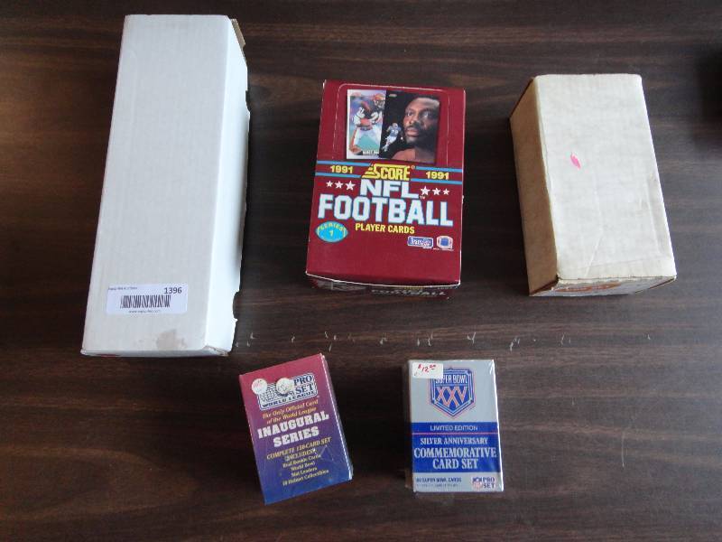 lot 1396 image: Lot of Football Sports Card Lot