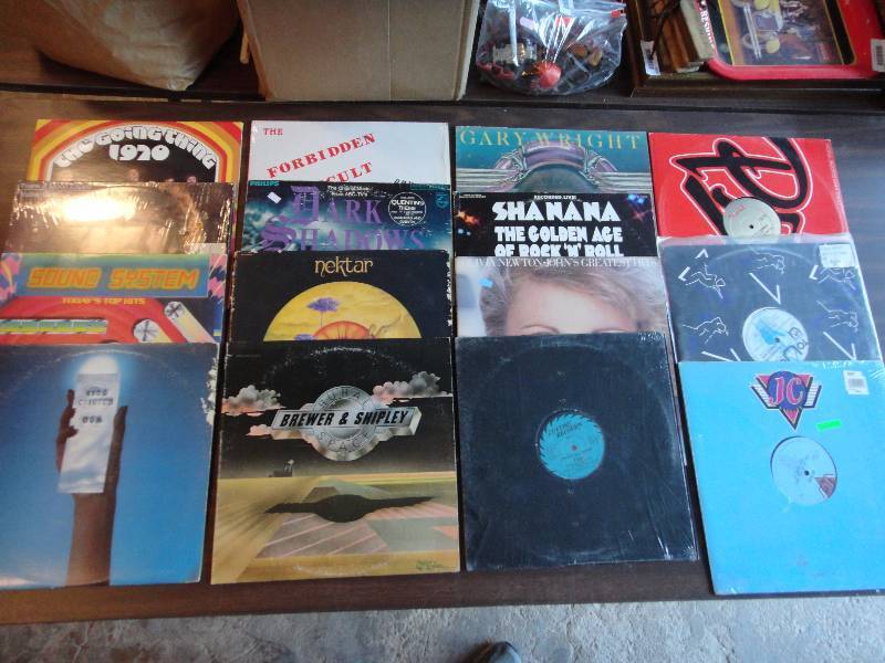 lot 1876 image: VINTAGE RECORD ALBUM LOT (Disco, 1970s, MORE)