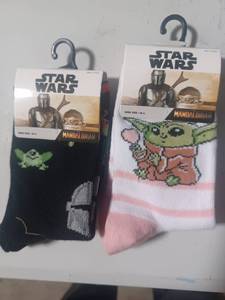 lot 9 image: 2 New pairs todler star wars socks