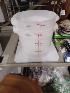 lot 37 image: 2 New 6qt food containers