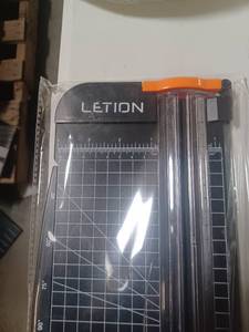 lot 47 image: New letion paper cutter