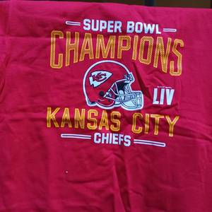lot 107 image: New Youth Large Chiefs superbowl shirt