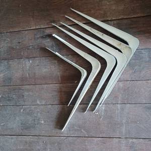 lot 111 image: 6 shelving brackets