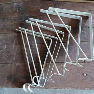 lot 112 image: 6 shelving brackets