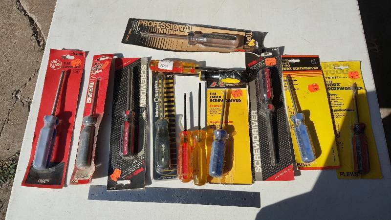 lot 487 image: 13 Misc Screwdrivers, Torx and Nut Drivers