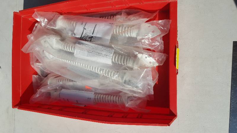 lot 492 image: 8 Gate Spring Assemblys