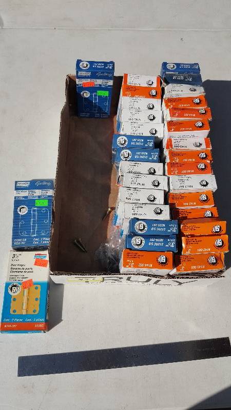 lot 494 image: 33 Pairs of Hinges Sizes 3, 3 12 and 4