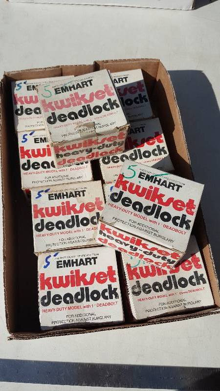 lot 495 image: 10 Quick Set Door Locks.  Dead Bolts with Keys.