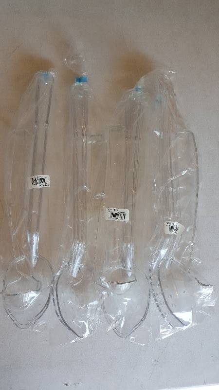 lot 521 image: 4 Sets of Plastic Ladles and Spoons