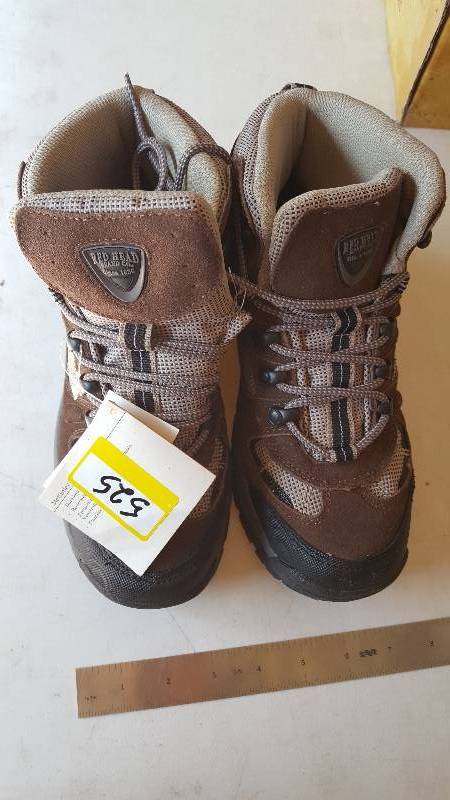 lot 525 image: Red Head Womens Hiking Boot Size 8