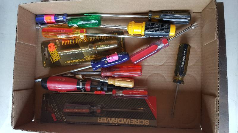 lot 536 image: Lot of 14 Screwdrivers and Nut Drivers