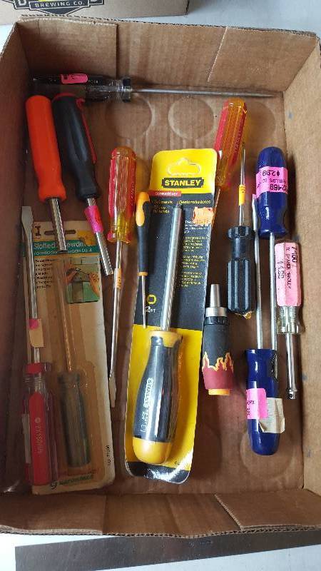lot 538 image: Lot of 14 Screwdrivers and Nut Drivers