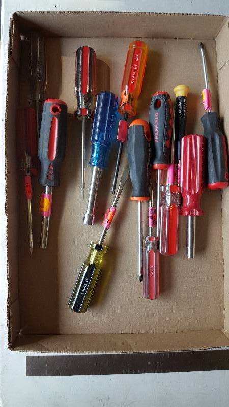 lot 539 image: Lot of 14 Screwdrivers and Nut Drivers