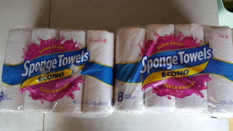 lot 546 image: 16 Rolls of Paper Towels