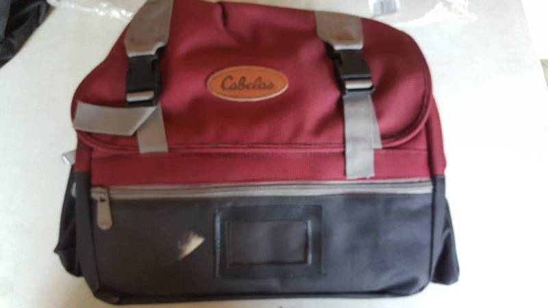 lot 560 image: Cabelas Burgendy Equipment Bag
