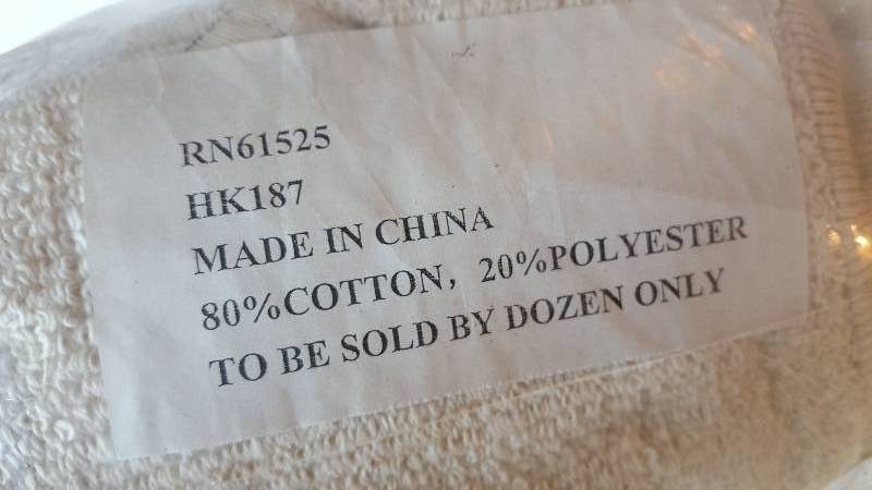 lot 572 image: 12 Pair White Knit Gloves Size Large