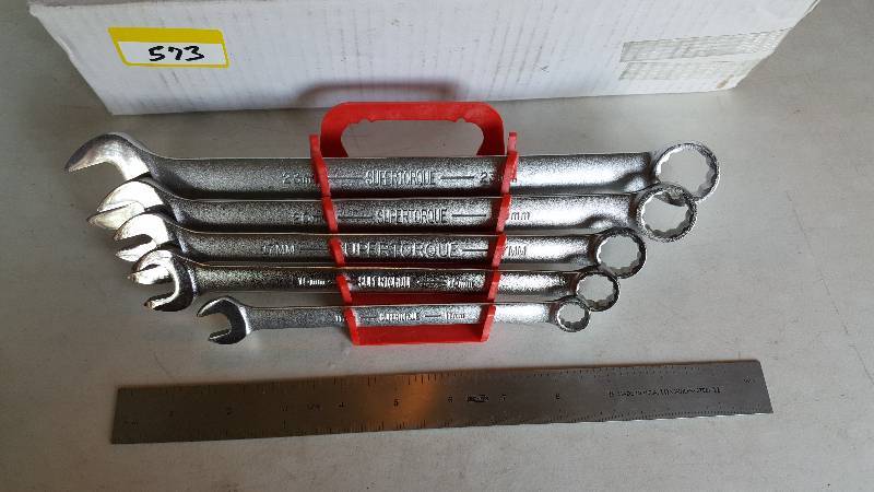 lot 573 image: Williams Tool Metric Combination Wrenches - New old Stock