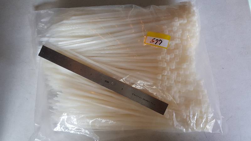 lot 577 image: 1000 Plastic 12 Zip Wire Ties