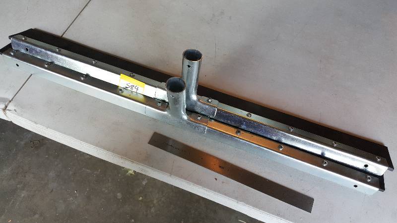 lot 584 image: 2 New 30 Squeegees