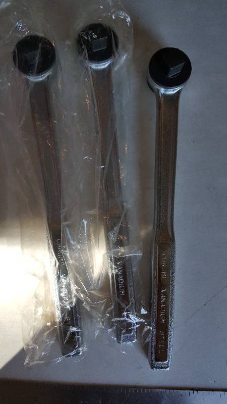 lot 563 image: 3 - 12 Drive Ratchets