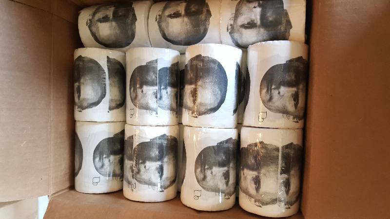 lot 552 image: 25 Rolls of Vladimir Putin Toilet Paper