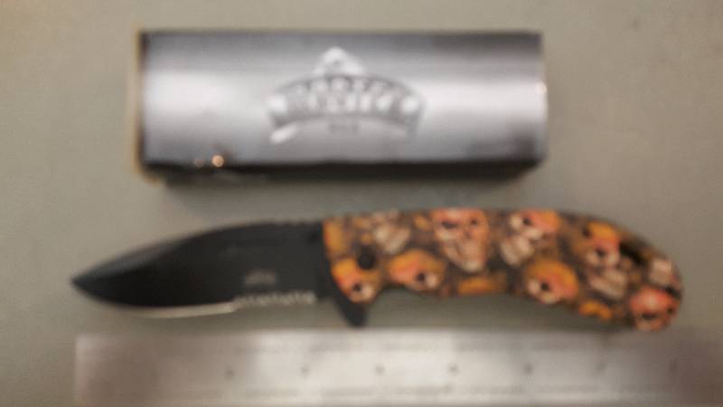 lot 442 image: Spring Assist Knife with Belt Clip