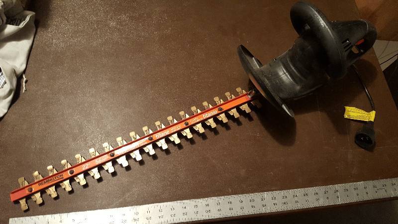 lot 593 image: Remington Electric Hedge Trimmer