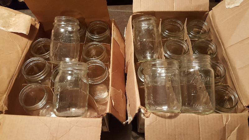 lot 600 image: Lot of 22 Various Mason Jars
