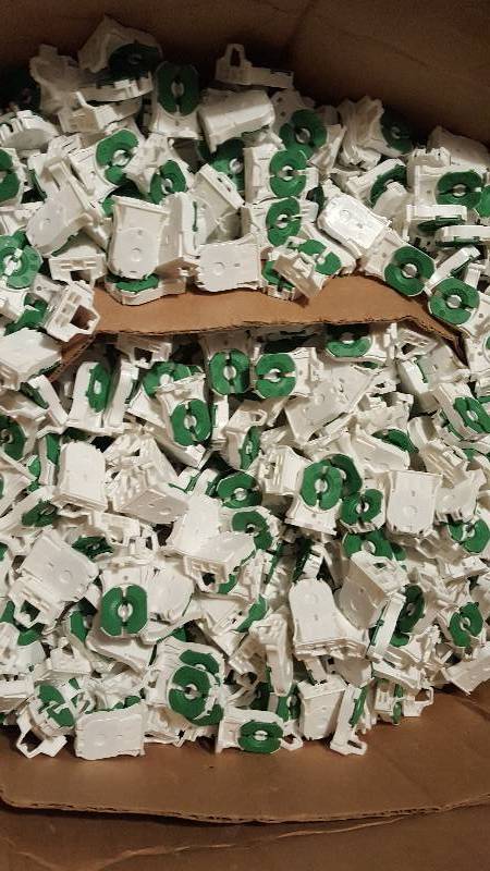 lot 603 image: Lot of over 1000 Leviton Fluorescent Lamp Holders