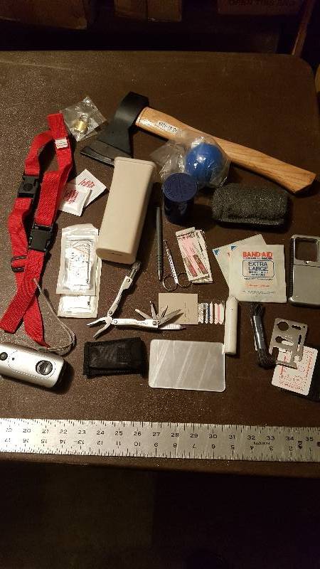 lot 604 image: Lot of SurvivalEmergency Supplies