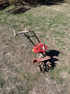 lot 1007 image: Mantis roto tiller with extra blades