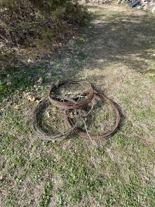 lot 1028 image: Rolls of twisted non-barb fence wire