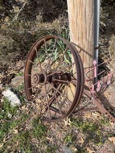 lot 1029 image: Antique wagon wheel