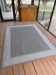 lot 1032 image: Outdoor rug