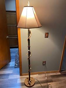 lot 2009 image: Antler floor lamp