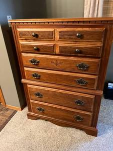 lot 2024 image: 5 drawer dresser 47 x 35 x 18