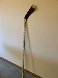 lot 2028 image: Signed hockey stick