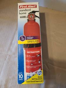 lot 2100 image: First Alert standard home fire extinguisher