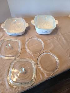 lot 2109 image: Corningware 1 qt. and 1.75 qt. covered casseroles and extra Corningware lids