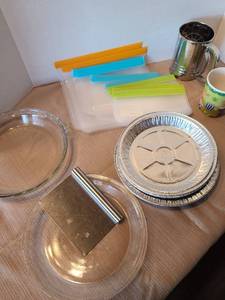 lot 2114 image: Several asst. Qinline reusable zippered bags, Pyrex pie plates, sifter, dough scraper, aluminum pie pans