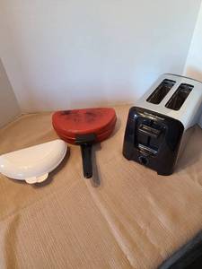 lot 2120 image: Hamilton Beach toaster, stove top omelet maker, microwave omelet maker.