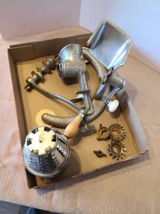 lot 2125 image: Vintage Universal food chopper