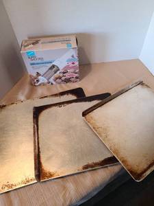 lot 2127 image: Super shooter cookie press and food decorator with three cookie sheets