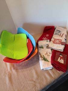 lot 2129 image: Bowl snuggies and kitchen towels